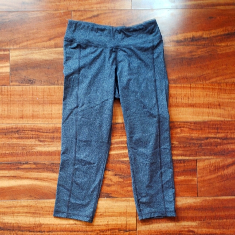 XS Old Navy Active gray stretch workout capris
